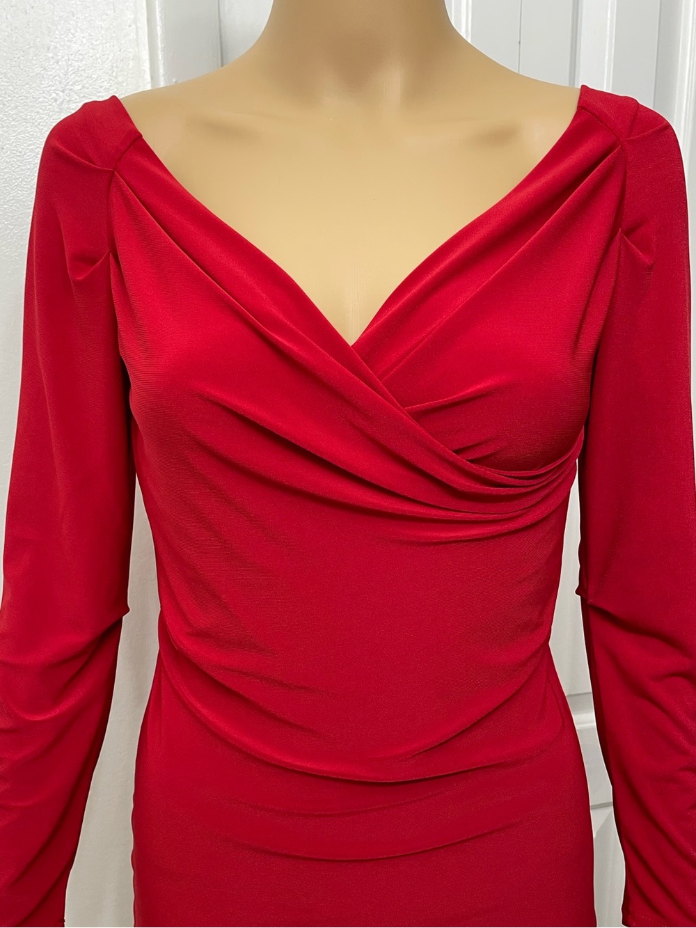 Mayda Cisneros Red Long-Sleeve Cold shoulder Surplice Wrapped Top Blouse size M - Picture 3 of 7
